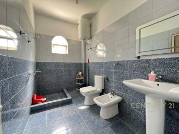 Tirane, jepet me qera Vile 600 m² 4.500 Euro (Qendra Tregtare TEG)