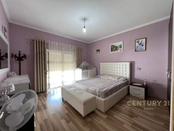 Tirane, jepet me qera Vile 600 m² 4.500 Euro (Qendra Tregtare TEG)