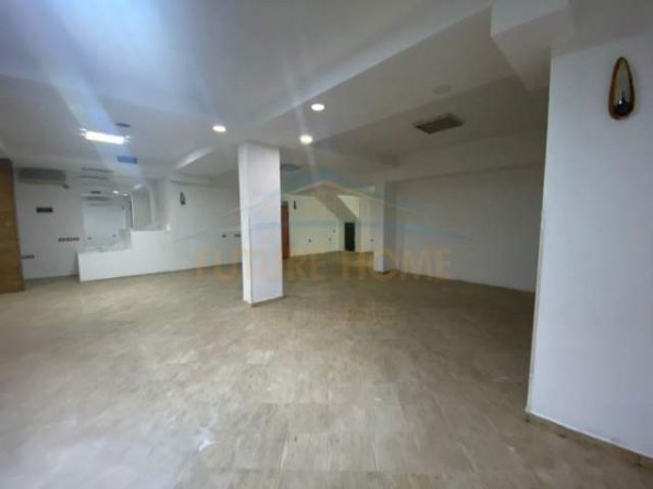 Tirane, jepet me qera ambjent biznesi Kati 1, 130 m² 700 Euro (5 MAJ)