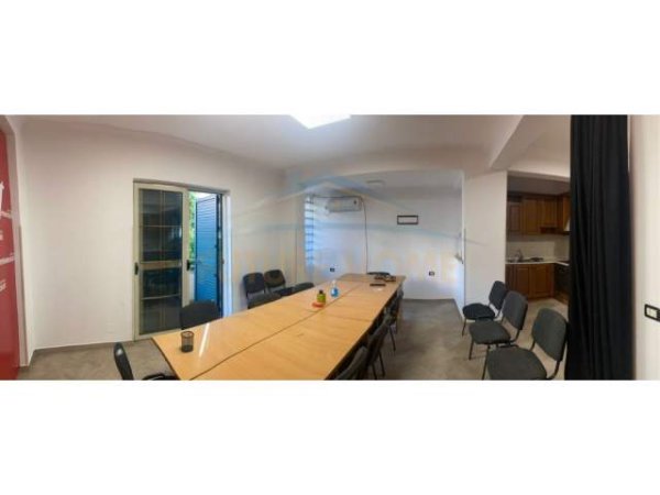 Tirane, jepet me qera ambjent biznesi Kati 1, 130 m² 700 Euro (5 MAJ)