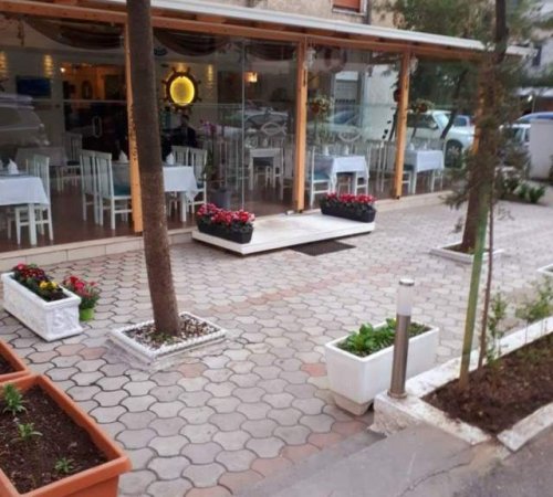 Tirane, jepet me qera ambient tregtar per bar-restorant-piceri Kati 0, 141 m² 1200 euro (Stadiumi Dinamo)
