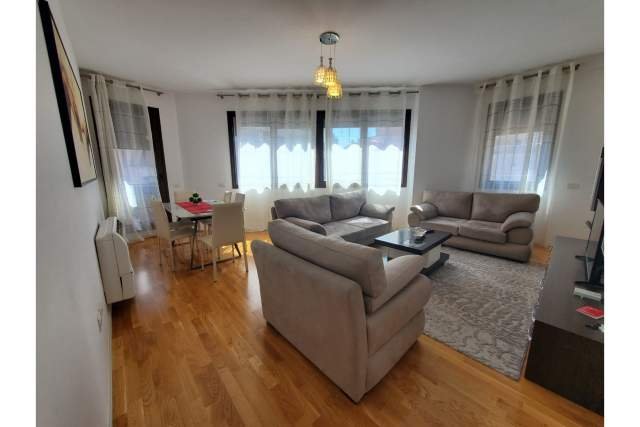 Tirane, jepet me qera apartament Kati 2, 98 m² 1.100 Euro (Rruga Barrikadave)
