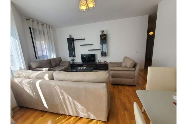 Tirane, jepet me qera apartament Kati 2, 98 m² 1.100 Euro (Rruga Barrikadave)