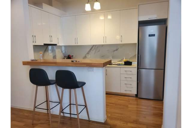 Tirane, jepet me qera apartament Kati 2, 98 m² 1.100 Euro (Rruga Barrikadave)