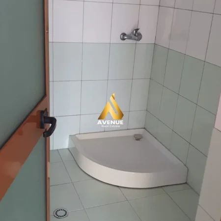 Tirane, jepet me qera apartament 2+1 Kati 8, 120 m² 370 € (Yzberisht)