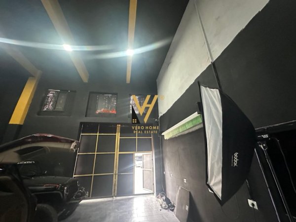 Tirane, jepet me qera ambjent biznesi Kati 0, 300 m² 3.000 € (5 MAJI)