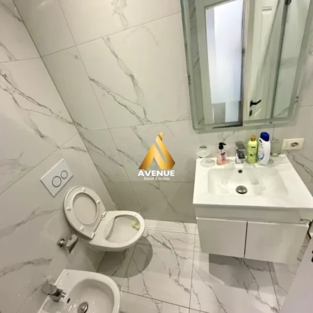 Tirane, jepet me qera apartament 1+1 Kati 8, 70 m². 800 € (Rruga Kosovarve)