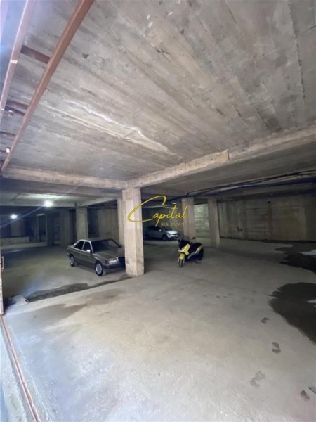 Tirane, jepet me qera magazine Kati -1, 700 m² 1.000 € (FRESKU)