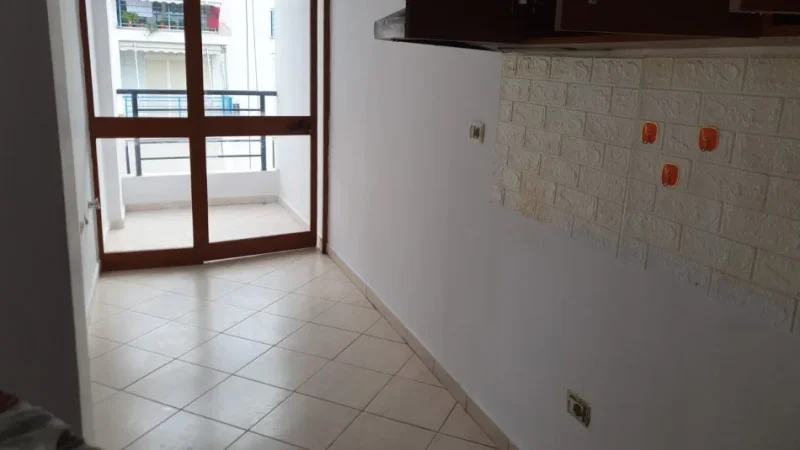 Tirane, jepet me qera apartament 2+1 Kati 8, 120 m² 350 € (Yzberisht)