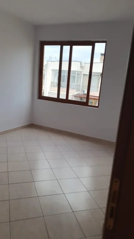 Tirane, jepet me qera apartament 2+1 Kati 8, 120 m² 350 € (Yzberisht)