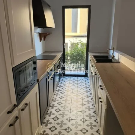 Tirane, shitet apartament 2+1 Kati 0, 180 m² 295.000 € (Liqeni i Farkes)