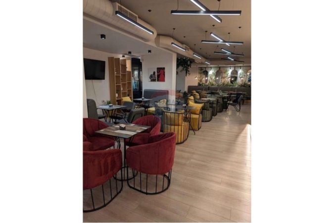 Tirane, shitet dyqan Kati 0, 167 m² 30.000 € (Pallati me Shigjeta)