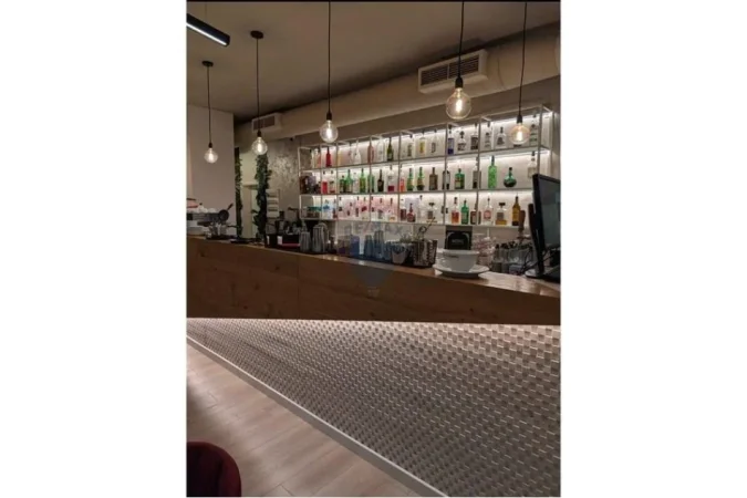 Tirane, shitet dyqan Kati 0, 167 m² 30.000 € (Pallati me Shigjeta)