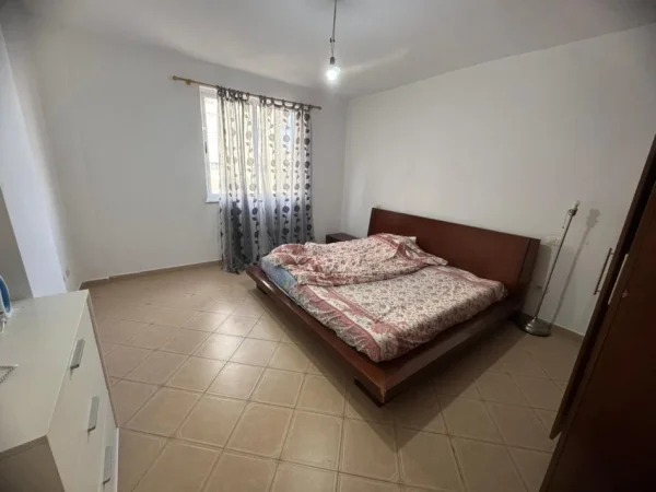 Tirane, jepet me qera apartament 2+1+Ballkon Kati 2, 125 m² 500 € (Astir)