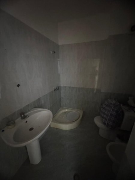 Tirane, jepet me qera apartament 2+1+Ballkon Kati 2, 125 m² 500 € (Astir)