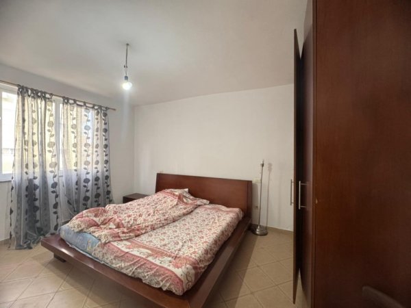 Tirane, jepet me qera apartament 2+1+Ballkon Kati 2, 125 m² 500 € (Astir)