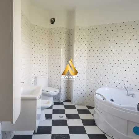 Tirane, shitet apartament duplex 3+1+Ballkon Kati 2, 211 m² 