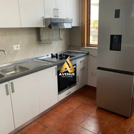 Jepet me qera apartament 1+1+Ballkon Kati 5, 90 m² 520 € (Don Bosko, pranë Zgarës Korçare)