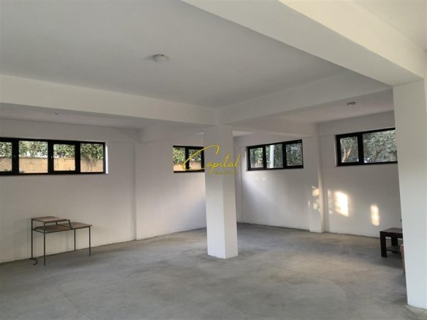 Tirane, jepet me qera ambjent biznesi Kati -1, 280 m² 2.000 € (DON BOSKO)