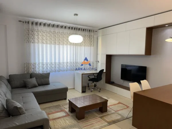 Tirane, jepet me qera apartament 1+1+Ballkon Kati 4, 70 m² 750 € 