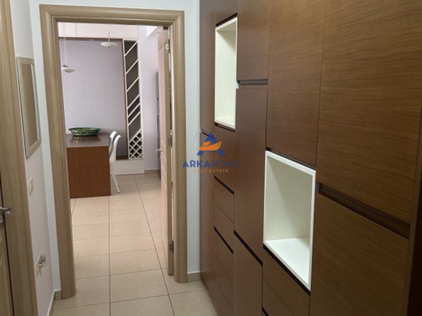 Tirane, jepet me qera apartament 1+1+Ballkon Kati 4, 70 m² 750 € 