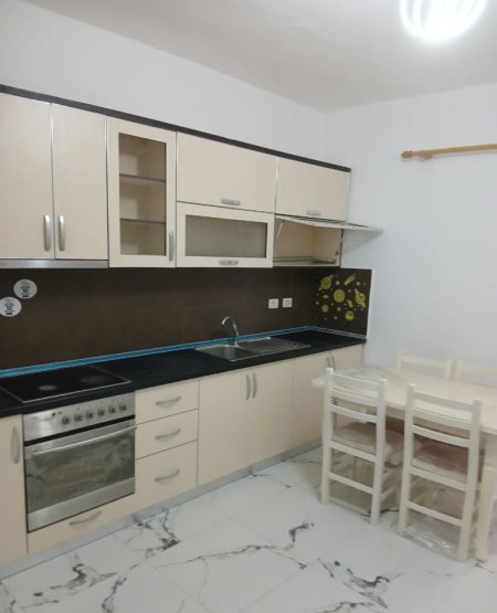 Tirane, jepet me qera apartament 1+1 Kati 2, 50 m² 400 € (siri kodra)