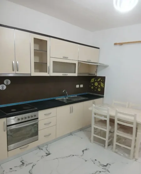 Tirane, jepet me qera apartament 1+1 Kati 2, 50 m² 400 € (siri kodra)