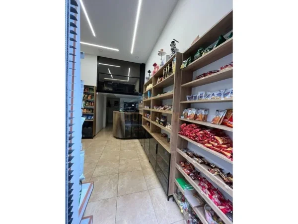 Tirane, shitet ambjent biznesi Kati 0, 29 m² 65.000 € (Unaza e Re)