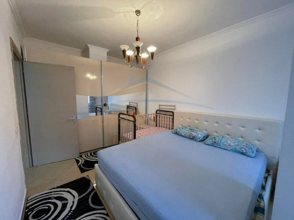 Tirane, jepet me qera apartament 1+1 , 450 € (Yzberisht)