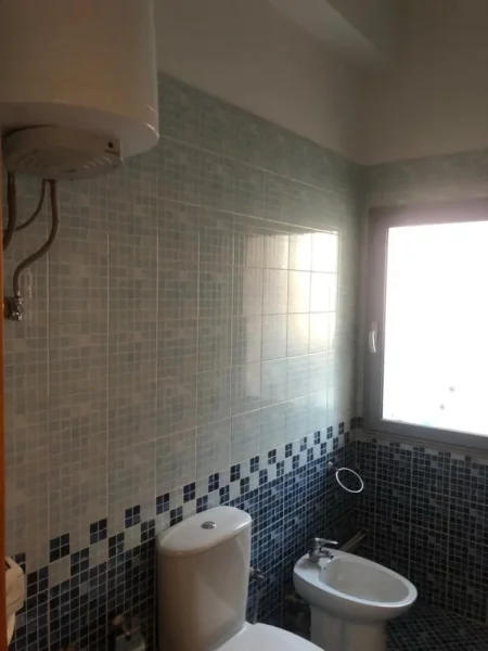 Tirane, jepet me qera ambjent biznesi Kati 3, 33 m² 380 € (zogu i zi)