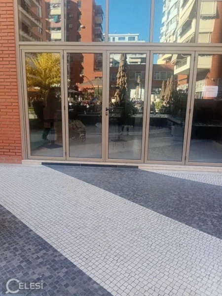 Tirane, jepet me qera ambjent biznesi Kati 0, 50 m² 1.500 € (DELIJORGJI)