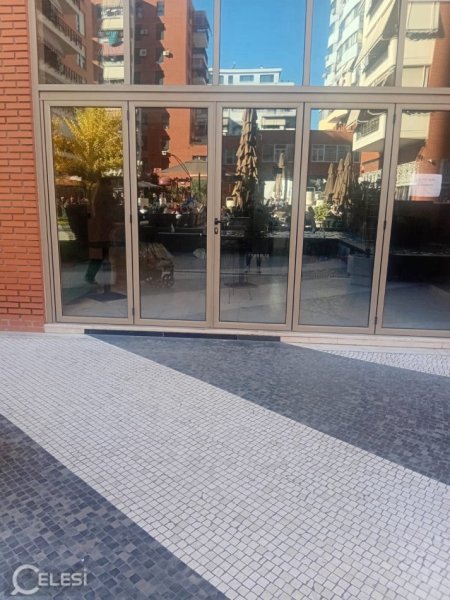Tirane, jepet me qera ambjent biznesi Kati 0, 50 m² 1.500 € (DELIJORGJI)