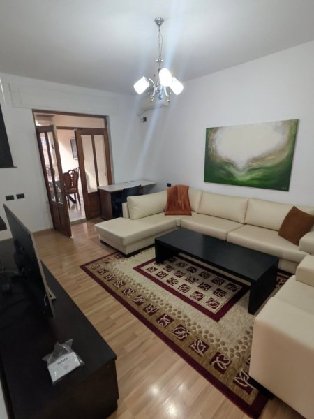 Tirane, jepet me qera shtepi 1+1 Kati 2, 70 m² 550 € (thanas ziko)