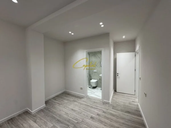 Tirane, jepet me qera zyre Kati 12, 104 m² 1.100 € (REZIDENCA MINE PEZA)