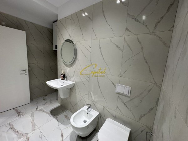 Tirane, jepet me qera zyre Kati 12, 104 m² 1.100 € (REZIDENCA MINE PEZA)