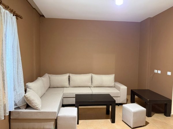 Tirane, jepet me qera apartament 2+1+Ballkon Kati 1, 80 m² 500 € (Kodra e Diellit)
