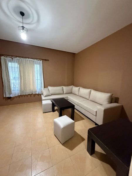 Tirane, jepet me qera apartament 2+1+Ballkon Kati 1, 80 m² 500 € (Kodra e Diellit)