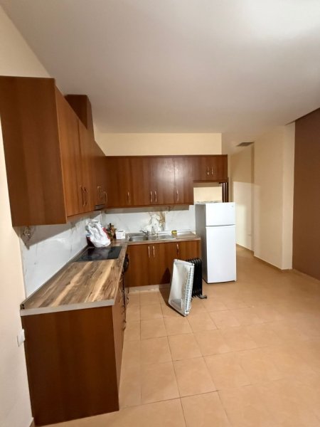 Tirane, jepet me qera apartament 2+1+Ballkon Kati 1, 80 m² 500 € (Kodra e Diellit)