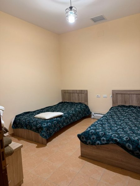 Tirane, jepet me qera apartament 2+1+Ballkon Kati 1, 80 m² 500 € (Kodra e Diellit)