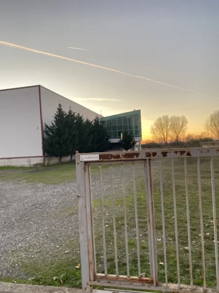 Kurbin, shitet ambjent biznesi Kati 0, 9.997 m² (Autostrad km 1)