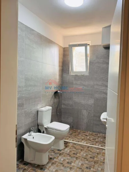 Tirane, jepet me qera zyre Kati 4, 57 m² 750 € (Rruga e Elbasanit)