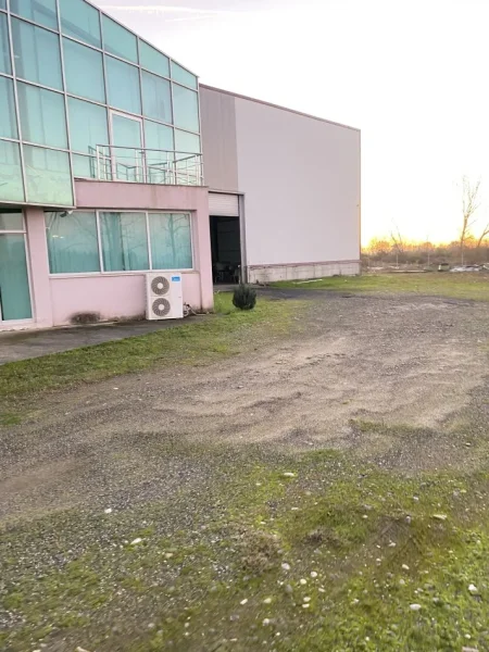 Kurbin, shitet ambjent biznesi Kati 0, 9.997 m² (Autostrad km 1)