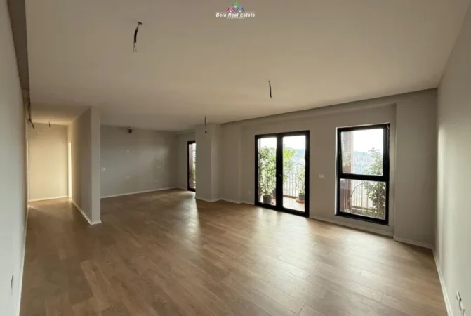 Tirane, jepet me qera zyre Kati 18, 160 m² 2.000 € (Rruga e Kavajes)