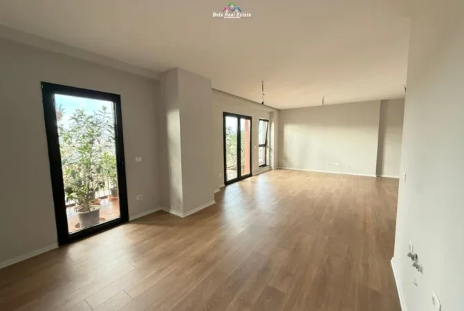 Tirane, jepet me qera zyre Kati 18, 160 m² 2.000 € (Rruga e Kavajes)