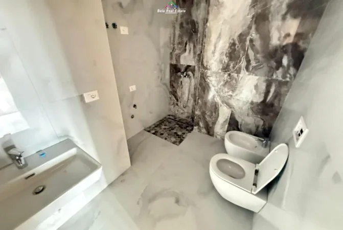 Tirane, jepet me qera zyre Kati 18, 160 m² 2.000 € (Rruga e Kavajes)