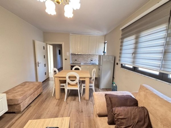Tirane, jepet me qera apartament 1+1 Kati 5, 65 m² 600 € (Rruga Muhamet Gjollesha)