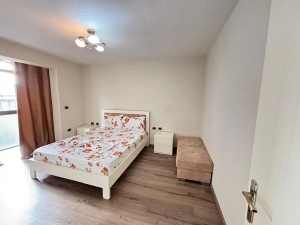 Tirane, jepet me qera apartament 1+1 Kati 5, 65 m² 600 € (Rruga Muhamet Gjollesha)