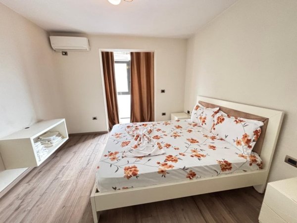 Tirane, jepet me qera apartament 1+1 Kati 5, 65 m² 600 € (Rruga Muhamet Gjollesha)