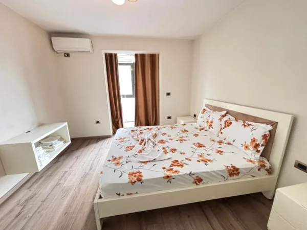 Tirane, jepet me qera apartament 1+1 Kati 5, 65 m² 600 € (Rruga Muhamet Gjollesha)