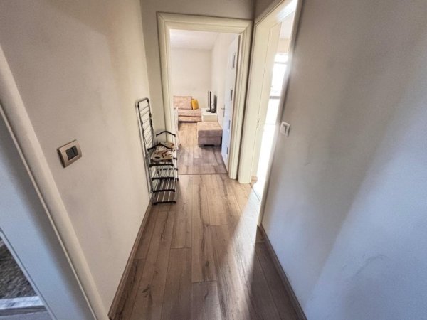 Tirane, jepet me qera apartament 1+1 Kati 5, 65 m² 600 € (Rruga Muhamet Gjollesha)